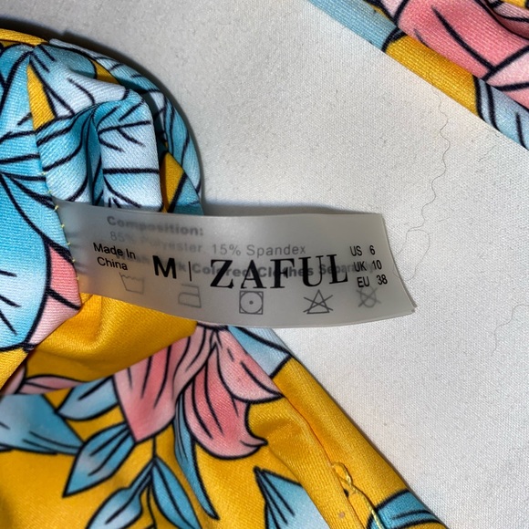 Floral Bikini - Picture 4 of 4